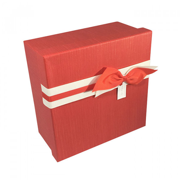 Подарочная коробка Best Wishes, красная средняя. Подарочная коробка Best Wishes, красная средняя.